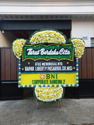 Papan Bunga Duka di Puhun Tembok