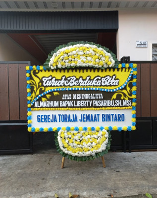 Papan Bunga Duka di Puhun Tembok