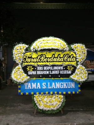 Papan Bunga Duka di Puhun Tembok