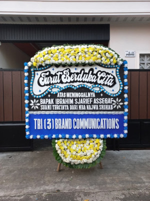 Papan Bunga Duka di Puhun Tembok